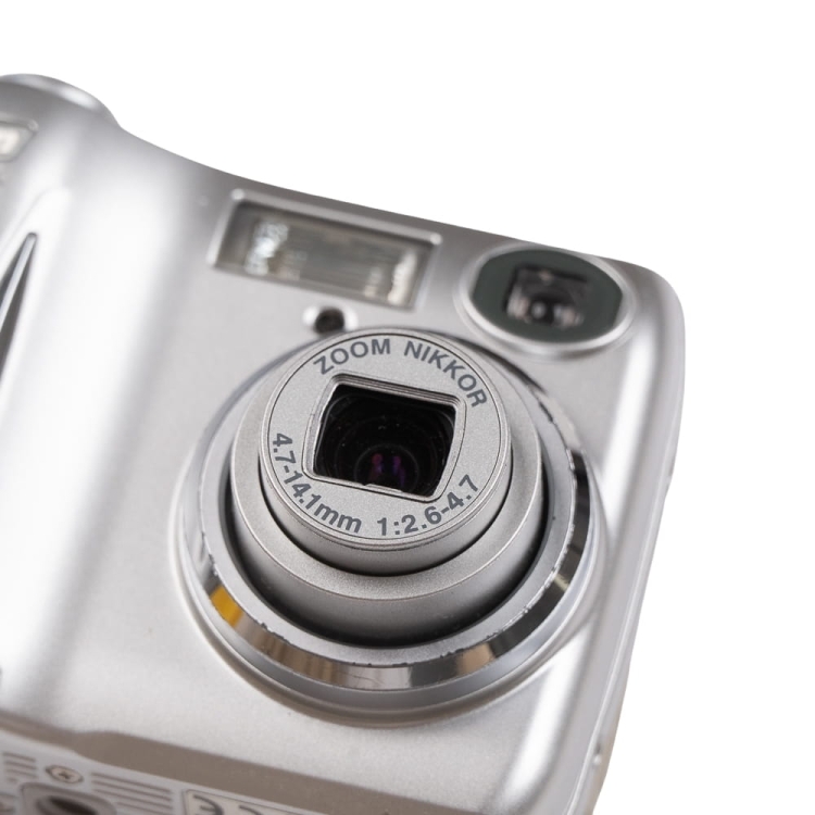 Nikon 2200 7.jpg