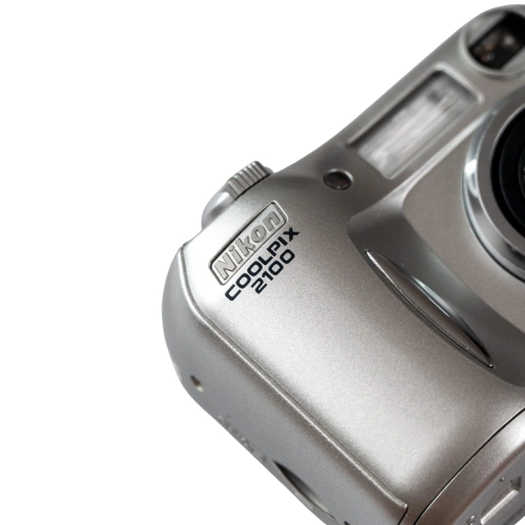 Nikon 2100 -13.jpg