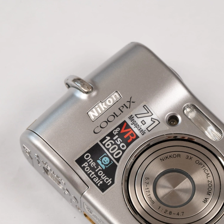 Nikon L12 -11.jpg