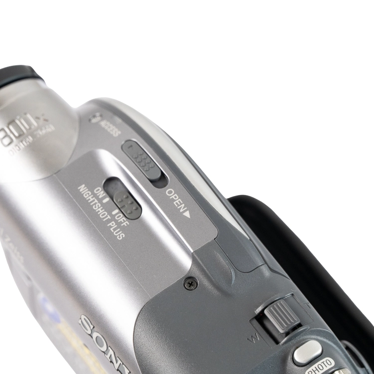 Sony DCR-DVD205E -10.jpg