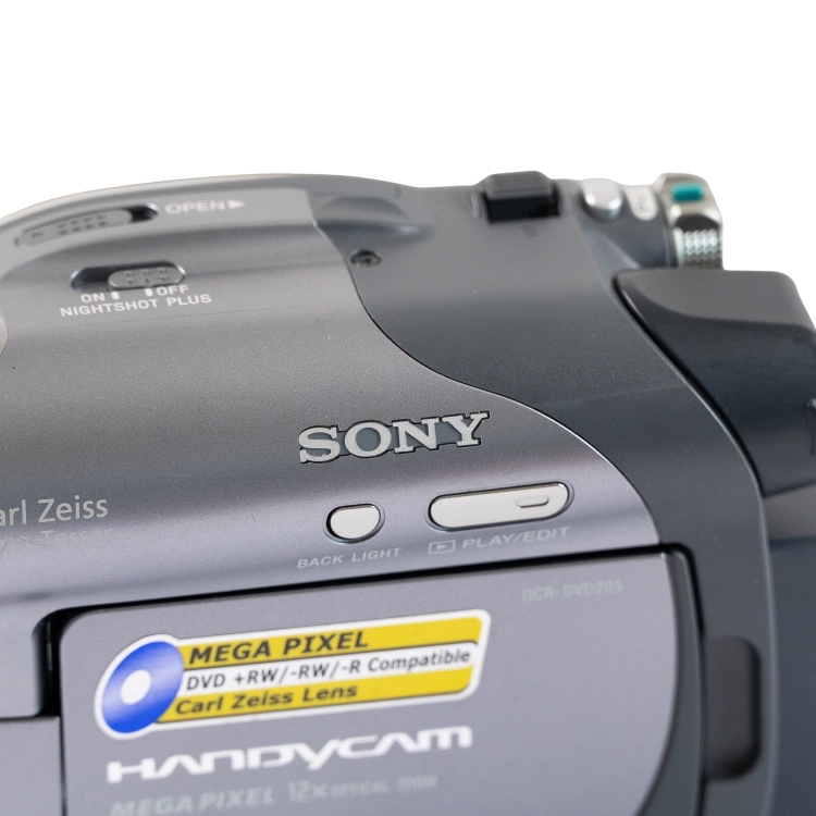 Sony DCR-DVD205E -13.jpg