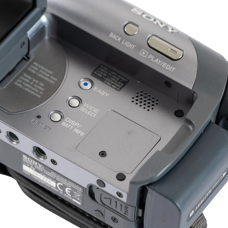 Sony DCR-DVD205E -14.jpg