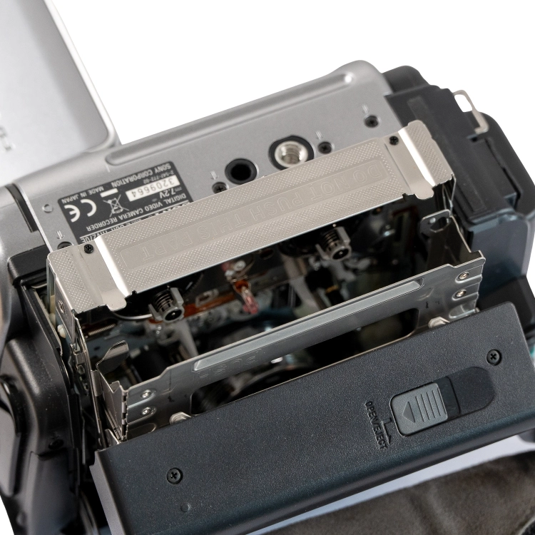 Sony DCR-TRV270E -18.jpg